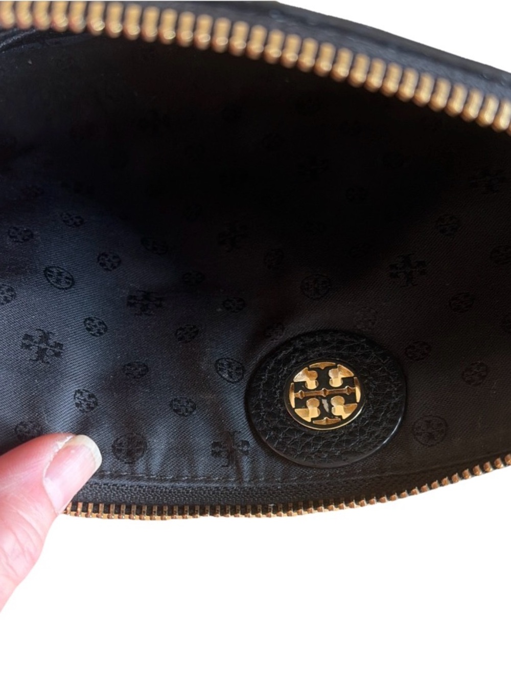 Tory Burch Robinson Black Leather Convertible Crossbody Clutch Bag - Picture 8 of 16